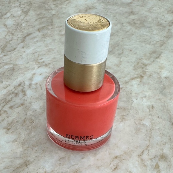 Hermès Coral Nail Polish - Picture 4 of 6